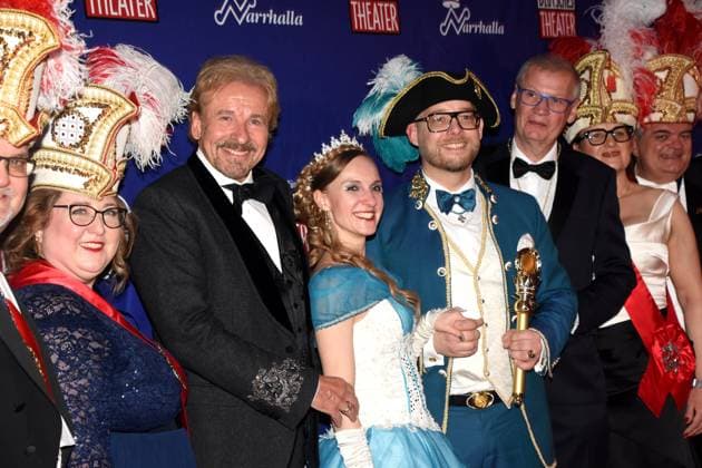 Thomas Gottschalk Moderator Laudator Narrhalla Prinzenpaar Dr Michaela II 37 Christian IV.47 Guenther Jauch Moderator Karl Valentin Orden Preistraeger mit Praesidium Muenchen 08.02.2025 Deutsches Theater Grosser Narrhalla Ball SoirÃ e mit Verleihung des Karl Valentin Orden an Guenther Jauch, Moderator, Journalist Produzent Muenchen