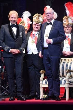 Thomas Gottschalk Moderator Laudator Guenther Grauer Narrhalla Praesident Guenther Jauch Moderator Karl Valentin Orden Preistraeger Muenchen 08.02.2025 Deutsches Theater Grosser Narrhalla Ball SoirÃ e mit Verleihung des Karl Valentin Orden an Guenther Jauch, Moderator, Journalist Produzent Muenchen