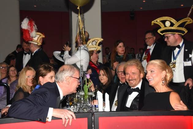 Guenther Jauch Moderator Karl Valentin Orden Preistraeger Thomas Karina Gottschalk Moderator Laudator Muenchen 08.02.2025 Deutsches Theater Grosser Narrhalla Ball SoirÃ e mit Verleihung des Karl Valentin Orden an Guenther Jauch, Moderator, Journalist Produzent Muenchen