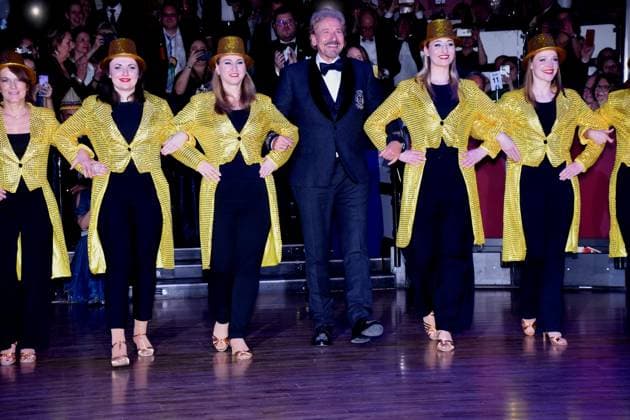 Thomas Gottschalk Moderator Laudator mit Gardistinnen Muenchen 08.02.2025 Deutsches Theater Grosser Narrhalla Ball SoirÃ e mit Verleihung des Karl Valentin Orden an Guenther Jauch, Moderator, Journalist Produzent Muenchen