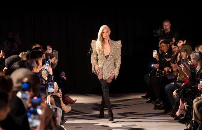 February 8, 2025, New York, New York, USA: The Blonds FW25 Runway Show during New York Fashion Week,.Pine Street, NYC.February 8, 2025 . New York USA - ZUMAms4_ 20250208_faf_ms4_002 Copyright: xSoniaxMoskowitzxGordonx