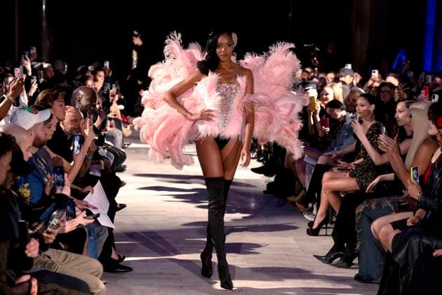 February 8, 2025, New York, New York, USA: The Blonds FW25 Runway Show during New York Fashion Week,.Pine Street, NYC.February 8, 2025 . New York USA - ZUMAms4_ 20250208_faf_ms4_004 Copyright: xSoniaxMoskowitzxGordonx