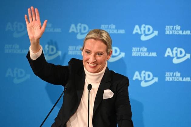 Bilder des Jahres 2025, News 02 Februar News Themen der Woche KW06 News Bilder des Tages Alice Weidel (Kanzlerkandidatin der AfD), winkt, Einzelbild,angeschnittenes Einzelmotiv,Halbfigur,halbe Figur, AfD Wahlkampf -Veranstaltung am 09.02.2025 in Heidenheim *** Alice Weidel candidate for chancellor of the AfD, waving, single image, cropped single motif, half figure, half figure, AfD election campaign event on 09 02 2025 in Heidenheim