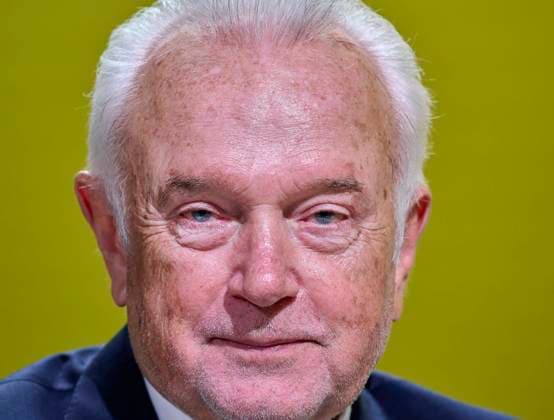 FDP-Sonderparteitag - Kubicki EUR, DEU,Deutschland,Potsdam, 09.02.2025: Wolfgang Kubicki Stellvertretender Vorsitzender der FDP. Auf dem Bundesparteitag in Babelsberg beschließt die FDP eine Wirtschafts- und Migrationswende. Mit einem Richtungswechsel für Deutschland zieht die FDP in den Bundestagswahlkampf 2025. *** FDP special party conference Kubicki EUR, DEU,Germany,Potsdam, 09 02 2025 Wolfgang Kubicki Deputy Chairman of the FDP At the federal party conference in Babelsberg, the FDP decides on an economic and migration turnaround The FDP enters the 2025 federal election campaign with a change of direction for Germany