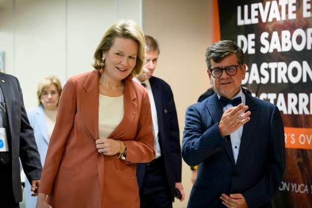 Entertainment Themen der Woche KW06 Entertainment Bilder des Tages Queen Mathilde In Costa Rica With Unicef SAN JOSE, COSTA RICA - Queen Mathilde of Belgium pictured being welcomed by Government of Costa Rica delegation in Diplomatic Lounge: Mr. Michel Chartier Fuscaldo, Director of Protocol, Ceremonial and Worship, Ministry of Foreign Affairs on February 10, 2025 in San Jose, Costa Rica, 10 02 2025 San Jose Costa Rica  Copyright: xPhilipxReynaersx