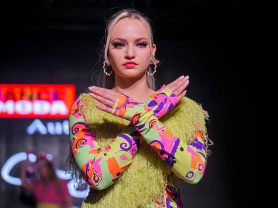 February 9, 2025, New York, New York, USA: High end innovative fantasy, contemporary design and eclectic looks combine at the .Cosmoda Alliance NYFW show. Around the corner from the NYSE on Wall Street models.strutted their styles on the runway with music and passion. New York USA - ZUMAh156 20250209_znp_h156_001 Copyright: xMiloxHessx