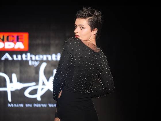 February 9, 2025, New York, New York, USA: High end innovative fantasy, contemporary design and eclectic looks combine at the .Cosmoda Alliance NYFW show. Around the corner from the NYSE on Wall Street models.strutted their styles on the runway with music and passion. New York USA - ZUMAh156 20250209_znp_h156_004 Copyright: xMiloxHessx