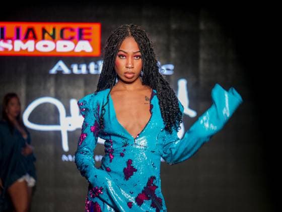 February 9, 2025, New York, New York, USA: High end innovative fantasy, contemporary design and eclectic looks combine at the .Cosmoda Alliance NYFW show. Around the corner from the NYSE on Wall Street models.strutted their styles on the runway with music and passion. New York USA - ZUMAh156 20250209_znp_h156_006 Copyright: xMiloxHessx