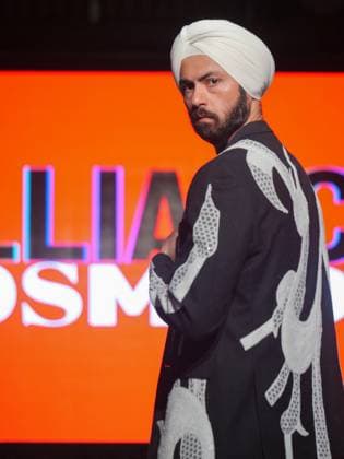 February 9, 2025, New York, New York, USA: High end innovative fantasy, contemporary design and eclectic looks combine at the .Cosmoda Alliance NYFW show. Around the corner from the NYSE on Wall Street models.strutted their styles on the runway with music and passion. New York USA - ZUMAh156 20250209_znp_h156_013 Copyright: xMiloxHessx