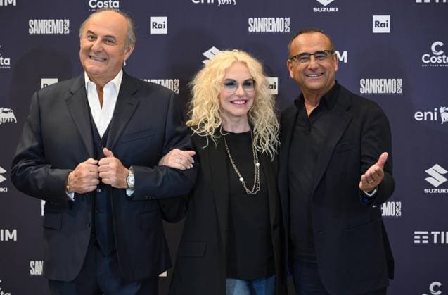 February 10, 2025, Sanremo, ITALY: Sanremo Festival host and artistic director Carlo Conti (R) and co-hosts and Italian presenters Antonella Clerici (C) and Gerry Scotti (L) pose during a photocall on the occasion of the 75th Sanremo Italian Song Festival, in Sanremo, Italy, 10 February 2025. The music festival will run from 11 to 15 February 2025. ANSA ETTORE FERRARI Sanremo ITALY  - ZUMAa110 20250210_zaf_a110_051 Copyright: xEttorexFerrarix