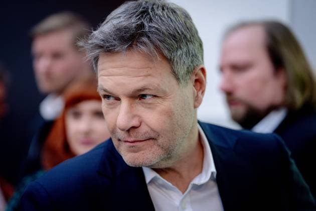 News Bilder des Tages Auftaktbilder zur Fraktionssitzung von Buendnis 90 Die Gruenen Aktuell, 10.02.2025, Berlin, Kanzlerkandidat Robert Habeck im Portrait im Vorfeld der Fraktionssitzung auf der Bundestagsebene des Deutschen Bundestag in Berlin Berlin Berlin Deutschland *** Opening pictures for the parliamentary group meeting of Buendnis 90 Die Gruenen Aktuell, 10 02 2025, Berlin, Chancellor candidate Robert Habeck in portrait in the run-up to the parliamentary group meeting at the Bundestag level of the German Bundestag in Berlin Berlin Berlin Germany
