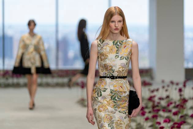 A model wears Carolina Herrera clothing, designed by Wes Gordon during Fashion Week in New York, United States, 10 February 2025. Designer Wes Gordon presents his new collection in New York !ACHTUNG: NUR REDAKTIONELLE NUTZUNG!  Copyright: xAngelxColmenaresx AME8915 20250210-55015958336_1