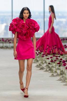 A model wears Carolina Herrera clothing, designed by Wes Gordon during Fashion Week in New York, United States, 10 February 2025. Designer Wes Gordon presents his new collection in New York !ACHTUNG: NUR REDAKTIONELLE NUTZUNG!  Copyright: xAngelxColmenaresx AME8935 20250210-55015958348_1