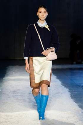 Défilé de mode Sandy Liang collection automne hiver 2025 2026 lors de la Fashion Week de New York Model on the runway at the Sandy Liang Fall RTW 2025 fashion show as part of New York Fashion Week on February 09, 2025 in New York, New York New York Etats Unis  Copyright: xAgencex xBestimagexAgencex xBestimagex