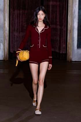 Défilé de mode Monse collection automne hiver 2025 2026 lors de la Fashion Week de New York Model on the runway at the MOnse Fall RTW 2025 fashion show as part of New York Fashion Week on February 09, 2025 in New York, New York New York Etats Unis  Copyright: xAgencex xBestimagexAgencex xBestimagex