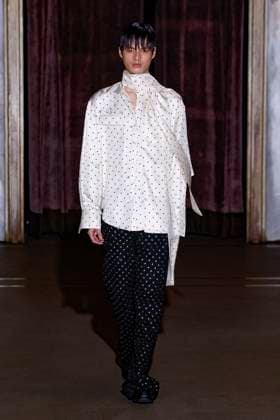 Défilé de mode Monse collection automne hiver 2025 2026 lors de la Fashion Week de New York Model on the runway at the MOnse Fall RTW 2025 fashion show as part of New York Fashion Week on February 09, 2025 in New York, New York New York Etats Unis  Copyright: xAgencex xBestimagexAgencex xBestimagex