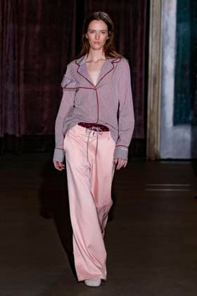 Défilé de mode Monse collection automne hiver 2025 2026 lors de la Fashion Week de New York Model on the runway at the MOnse Fall RTW 2025 fashion show as part of New York Fashion Week on February 09, 2025 in New York, New York New York Etats Unis  Copyright: xAgencex xBestimagexAgencex xBestimagex