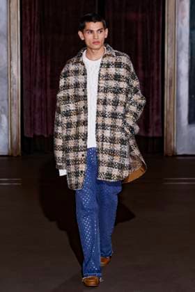 Défilé de mode Monse collection automne hiver 2025 2026 lors de la Fashion Week de New York Model on the runway at the MOnse Fall RTW 2025 fashion show as part of New York Fashion Week on February 09, 2025 in New York, New York New York Etats Unis  Copyright: xAgencex xBestimagexAgencex xBestimagex