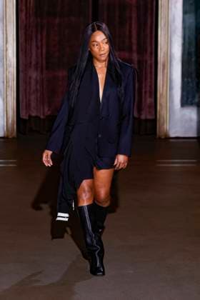 Défilé de mode Monse collection automne hiver 2025 2026 lors de la Fashion Week de New York Model on the runway at the MOnse Fall RTW 2025 fashion show as part of New York Fashion Week on February 09, 2025 in New York, New York New York Etats Unis  Copyright: xAgencex xBestimagexAgencex xBestimagex