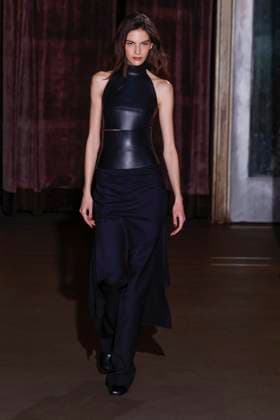 Défilé de mode Monse collection automne hiver 2025 2026 lors de la Fashion Week de New York Model on the runway at the MOnse Fall RTW 2025 fashion show as part of New York Fashion Week on February 09, 2025 in New York, New York New York Etats Unis  Copyright: xAgencex xBestimagexAgencex xBestimagex