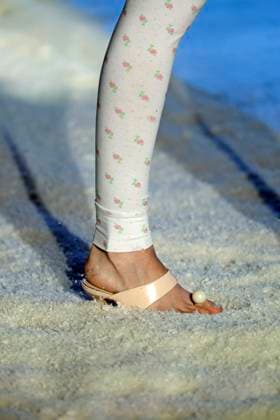 Sandy Liang Ready to Wear Fall Winter 2025 26 - New York, February 2025 Sandy Liang Ready to Wear Fall Winter 2025 26 - New York, February 2025, Credit:Zeppelin Avalon  Copyright: xZeppelinx xAvalonx 0961872471