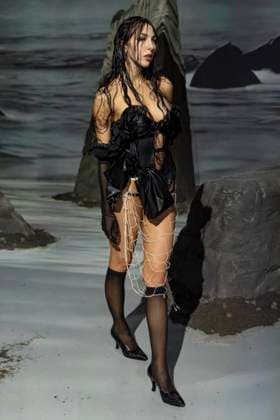 Défilé de mode Elena Velez collection automne hiver 2025 2026 lors de la Fashion Week de New York Model on the runway at the Elena Velez Fall RTW 2025 fashion show as part of New York Fashion Week on February 09, 2025 in New York, New York New York Etats Unis  Copyright: xAgencex xBestimagexAgencex xBestimagex