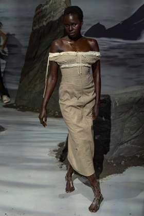 Défilé de mode Elena Velez collection automne hiver 2025 2026 lors de la Fashion Week de New York Model on the runway at the Elena Velez Fall RTW 2025 fashion show as part of New York Fashion Week on February 09, 2025 in New York, New York New York Etats Unis  Copyright: xAgencex xBestimagexAgencex xBestimagex