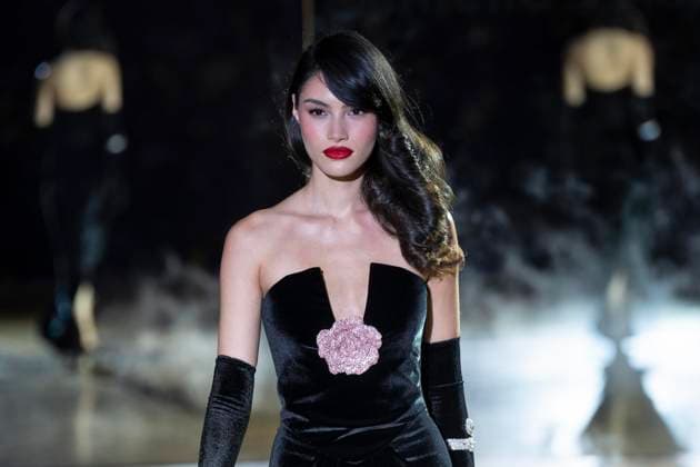 February 10, 2025, New York, New York, USA: A model walks runway for Pamella Roland runway show during New York Fashion Week Fall Winter 2025 at Rainbow Room at Rockefeller Center in New York on February 10, 2025 New York USA - ZUMAr339 20250210_znp_r339_036 Copyright: xLevxRadinx