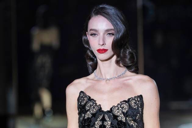 February 10, 2025, New York, New York, USA: A model walks runway for Pamella Roland runway show during New York Fashion Week Fall Winter 2025 at Rainbow Room at Rockefeller Center in New York on February 10, 2025 New York USA - ZUMAr339 20250210_znp_r339_018 Copyright: xLevxRadinx