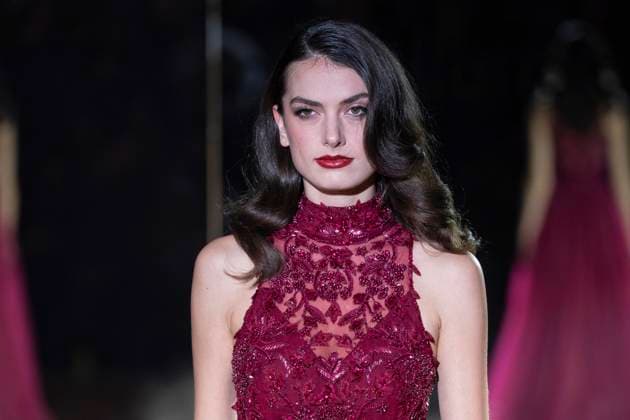 February 10, 2025, New York, New York, USA: A model walks runway for Pamella Roland runway show during New York Fashion Week Fall Winter 2025 at Rainbow Room at Rockefeller Center in New York on February 10, 2025 New York USA - ZUMAr339 20250210_znp_r339_081 Copyright: xLevxRadinx