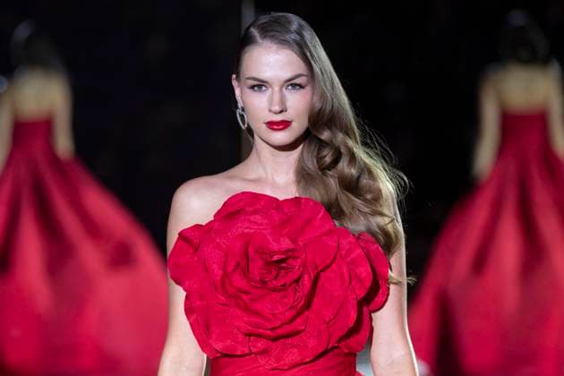 February 10, 2025, New York, New York, USA: A model walks runway for Pamella Roland runway show during New York Fashion Week Fall Winter 2025 at Rainbow Room at Rockefeller Center in New York on February 10, 2025 New York USA - ZUMAr339 20250210_znp_r339_116 Copyright: xLevxRadinx