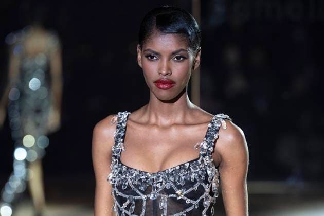 February 10, 2025, New York, New York, USA: A model walks runway for Pamella Roland runway show during New York Fashion Week Fall Winter 2025 at Rainbow Room at Rockefeller Center in New York on February 10, 2025 New York USA - ZUMAr339 20250210_znp_r339_122 Copyright: xLevxRadinx