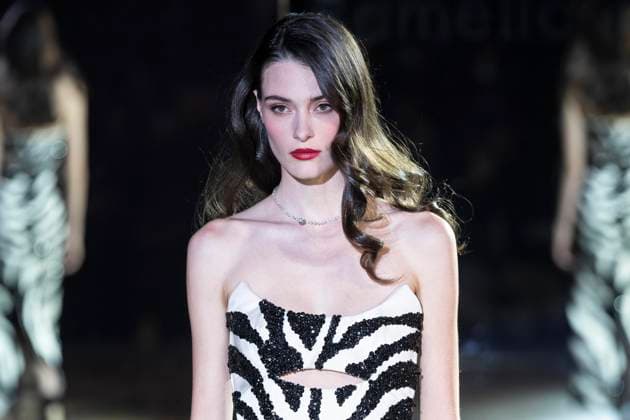 February 10, 2025, New York, New York, USA: A model walks runway for Pamella Roland runway show during New York Fashion Week Fall Winter 2025 at Rainbow Room at Rockefeller Center in New York on February 10, 2025 New York USA - ZUMAr339 20250210_znp_r339_087 Copyright: xLevxRadinx