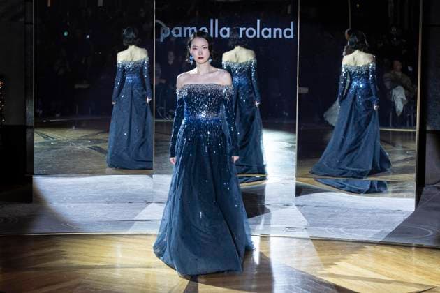February 10, 2025, New York, New York, USA: A model walks runway for Pamella Roland runway show during New York Fashion Week Fall Winter 2025 at Rainbow Room at Rockefeller Center in New York on February 10, 2025 New York USA - ZUMAr339 20250210_znp_r339_094 Copyright: xLevxRadinx