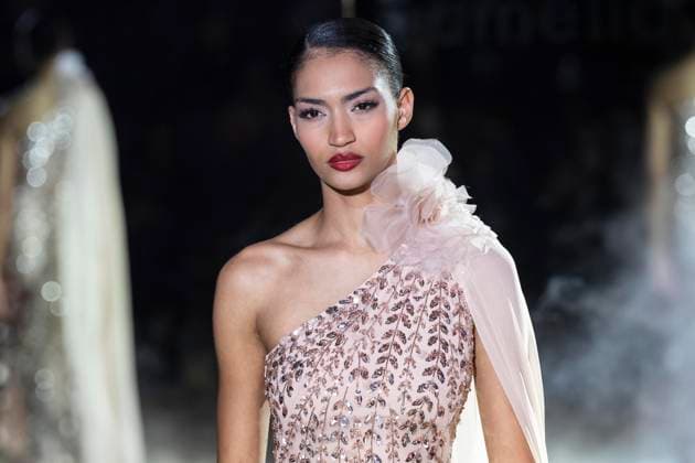 February 10, 2025, New York, New York, USA: A model walks runway for Pamella Roland runway show during New York Fashion Week Fall Winter 2025 at Rainbow Room at Rockefeller Center in New York on February 10, 2025 New York USA - ZUMAr339 20250210_znp_r339_105 Copyright: xLevxRadinx