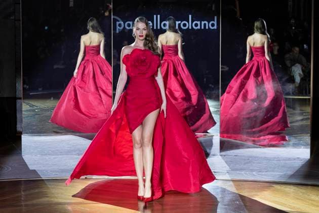 February 10, 2025, New York, New York, USA: A model walks runway for Pamella Roland runway show during New York Fashion Week Fall Winter 2025 at Rainbow Room at Rockefeller Center in New York on February 10, 2025 New York USA - ZUMAr339 20250210_znp_r339_115 Copyright: xLevxRadinx