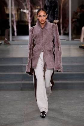 Tory Burch Ready to Wear Fall Winter 2025 26 - New York, February 2025 Tory Burch Ready to Wear Fall Winter 2025 26 - New York, February 2025, Credit:Zeppelin Avalon  Copyright: xZeppelinx xAvalonx 0962190393