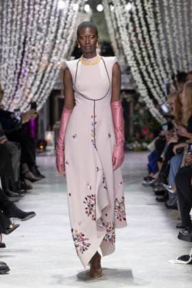 Bibhu Mohapatra fashion show fall winter collection 2025 2026 during New York Fashion Week A model walks the runway at the Bibhu Mohapatra fashion show during New York Fashion Week at the The Pierre Hotel on February 10, 2025 in New York City New York Etats Unis  Copyright: xAgencex xBestimagexAgencex xBestimagex