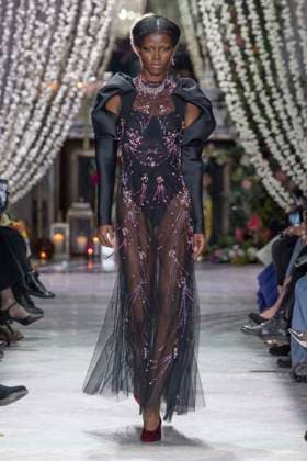 Bibhu Mohapatra fashion show fall winter collection 2025 2026 during New York Fashion Week A model walks the runway at the Bibhu Mohapatra fashion show during New York Fashion Week at the The Pierre Hotel on February 10, 2025 in New York City New York Etats Unis  Copyright: xAgencex xBestimagexAgencex xBestimagex