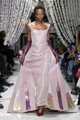 Bibhu Mohapatra fashion show fall winter collection 2025 2026 during New York Fashion Week A model walks the runway at the Bibhu Mohapatra fashion show during New York Fashion Week at the The Pierre Hotel on February 10, 2025 in New York City New York Etats Unis  Copyright: xAgencex xBestimagexAgencex xBestimagex