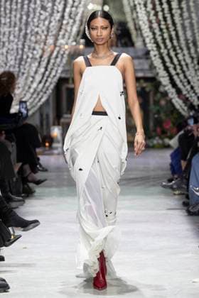 Bibhu Mohapatra fashion show fall winter collection 2025 2026 during New York Fashion Week A model walks the runway at the Bibhu Mohapatra fashion show during New York Fashion Week at the The Pierre Hotel on February 10, 2025 in New York City New York Etats Unis  Copyright: xAgencex xBestimagexAgencex xBestimagex