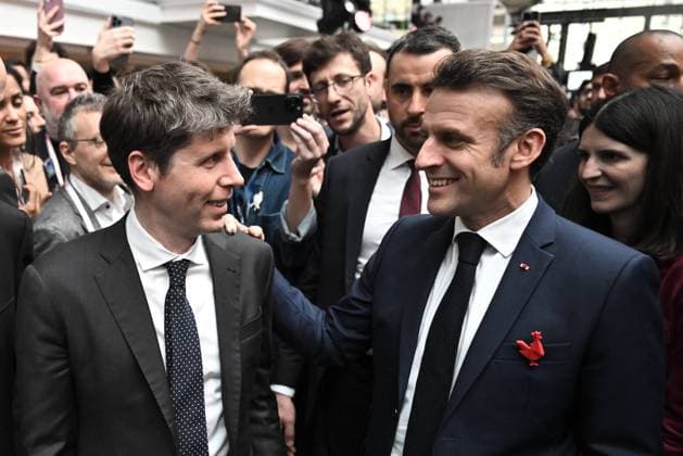 Bilder des Jahres 2025, News 02 Februar News Themen der Woche KW07 News Bilder des Tages President Emmanuel Macron with OpenAI CEO Sam Altman and CEO of Iliad group and Free Xavier Niel during Business Day as part of Summit for action on artificial intelligence AI at Station F in Paris French President Emmanuel Macron with OpenAI CEO Sam Altman and CEO of Iliad group and Free Xavier Niel during Business Day as part of Summit for action on artificial intelligence at Station F in Paris, France on February 11, 2025 Eliot Blondet Pool Bestimage Paris France  Copyright: xEliotxBlondetx xPoolx xBestimagexEliotxBlondetx xPoolx xBestimagex