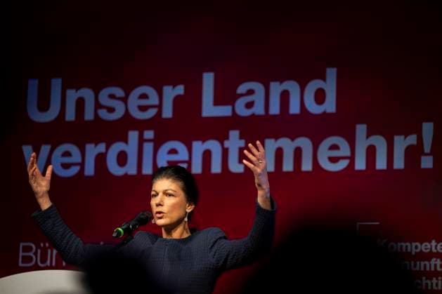 News Themen der Woche KW07 News Bilder des Tages BSW WAHLKAMPFVERANSTALTUNG IN ERFURT 11 02 2025 - Erfurt: Die Bundesvorsitzende des Bündnis Sahra Wagenknecht (BSW), Sahra Wagenknecht, hält ihre Wahlkampfrede. Wahlkampfveranstaltung des Bündnis Sahra Wagenknecht (BSW) zur Bundestagswahl 2025 am 11. Februar 2025 im Carl-Zeiss-Saal der Erfurter Messe. _________________ *** BSW ELECTION CAMPAIGN EVENT IN ERFURT 11 02 2025 Erfurt The federal chairwoman of the Sahra Wagenknecht BSW alliance, Sahra Wagenknecht, holds her election campaign speech Election campaign event of the Sahra Wagenknecht BSW alliance for the 2025 Bundestag elections on February 11, 2025 in the Carl Zeiss Hall of the Erfurt Trade Fair Center
