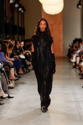 Entertainment Bilder des Tages Michael Kors fashion show at Terminal Warehouse Fall Winter 2025 2026 collection during New York Fashion Week Mona Tougaard Runway during the Michael Kors Collection Fall Winter 2025 Runway Show at Terminal Warehouse on February 11, 2025 in New York City New York Etats Unis  Copyright: xAgencex xBestimagexAgencex xBestimagex