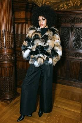 February 11, 2025, New York, New York, United States: Model at the Dennis Basso Fall Winter 2025 Presentation at The Columbus Foundation in New York. Dinara Khairova Zuma Press February 11, 2025. New York United States - ZUMAp281 20250211_zea_p281_027 Copyright: xPhotoxImagexPressx