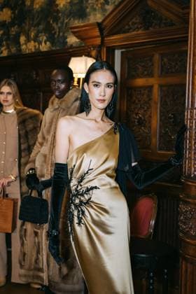 February 11, 2025, New York, New York, United States: Model at the Dennis Basso Fall Winter 2025 Presentation at The Columbus Foundation in New York. Dinara Khairova Zuma Press February 11, 2025. New York United States - ZUMAp281 20250211_zea_p281_028 Copyright: xPhotoxImagexPressx