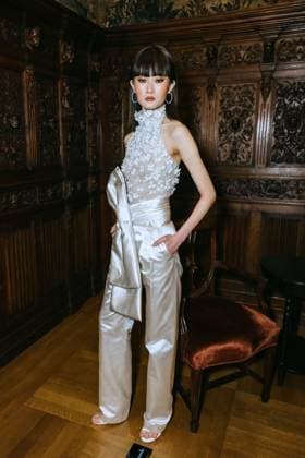 February 11, 2025, New York, New York, United States: Model at the Dennis Basso Fall Winter 2025 Presentation at The Columbus Foundation in New York. Dinara Khairova Zuma Press February 11, 2025. New York United States - ZUMAp281 20250211_zea_p281_032 Copyright: xPhotoxImagexPressx