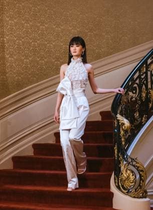 February 11, 2025, New York, New York, United States: Model at the Dennis Basso Fall Winter 2025 Presentation at The Columbus Foundation in New York. Dinara Khairova Zuma Press February 11, 2025. New York United States - ZUMAp281 20250211_zea_p281_057 Copyright: xPhotoxImagexPressx