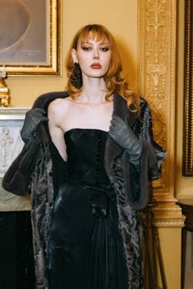 February 11, 2025, New York, New York, United States: Model at the Dennis Basso Fall Winter 2025 Presentation at The Columbus Foundation in New York. Dinara Khairova Zuma Press February 11, 2025. New York United States - ZUMAp281 20250211_zea_p281_054 Copyright: xPhotoxImagexPressx