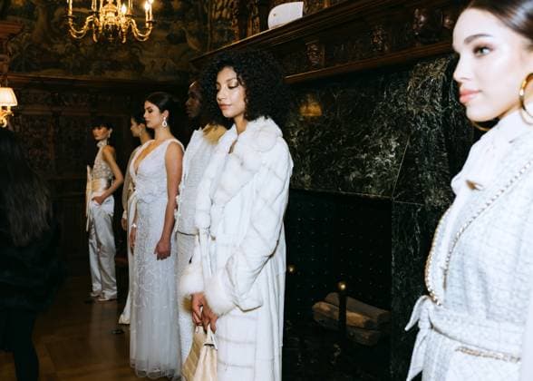 February 11, 2025, New York, New York, United States: Model at the Dennis Basso Fall Winter 2025 Presentation at The Columbus Foundation in New York. Dinara Khairova Zuma Press February 11, 2025. New York United States - ZUMAp281 20250211_zea_p281_065 Copyright: xPhotoxImagexPressx